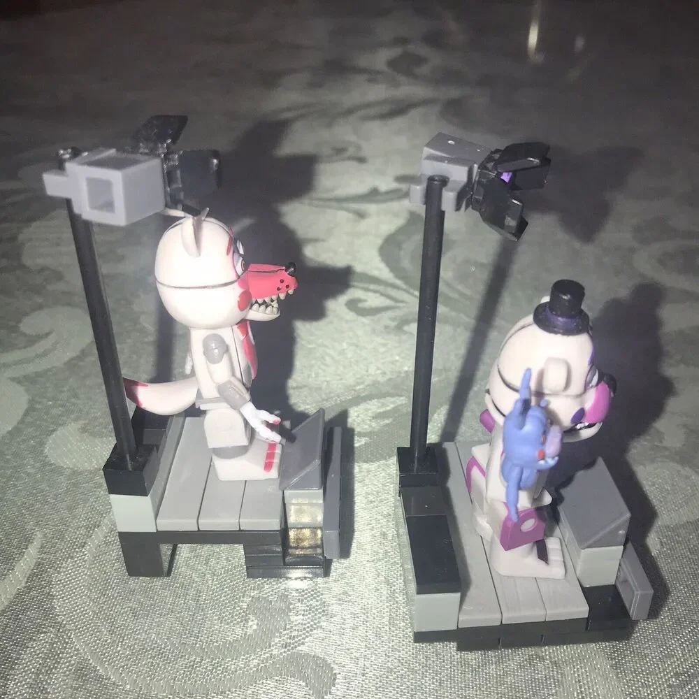 McFarlane Five Nights at Freddy's Spotlight Stage Left Foxy & Freddy Replacement
